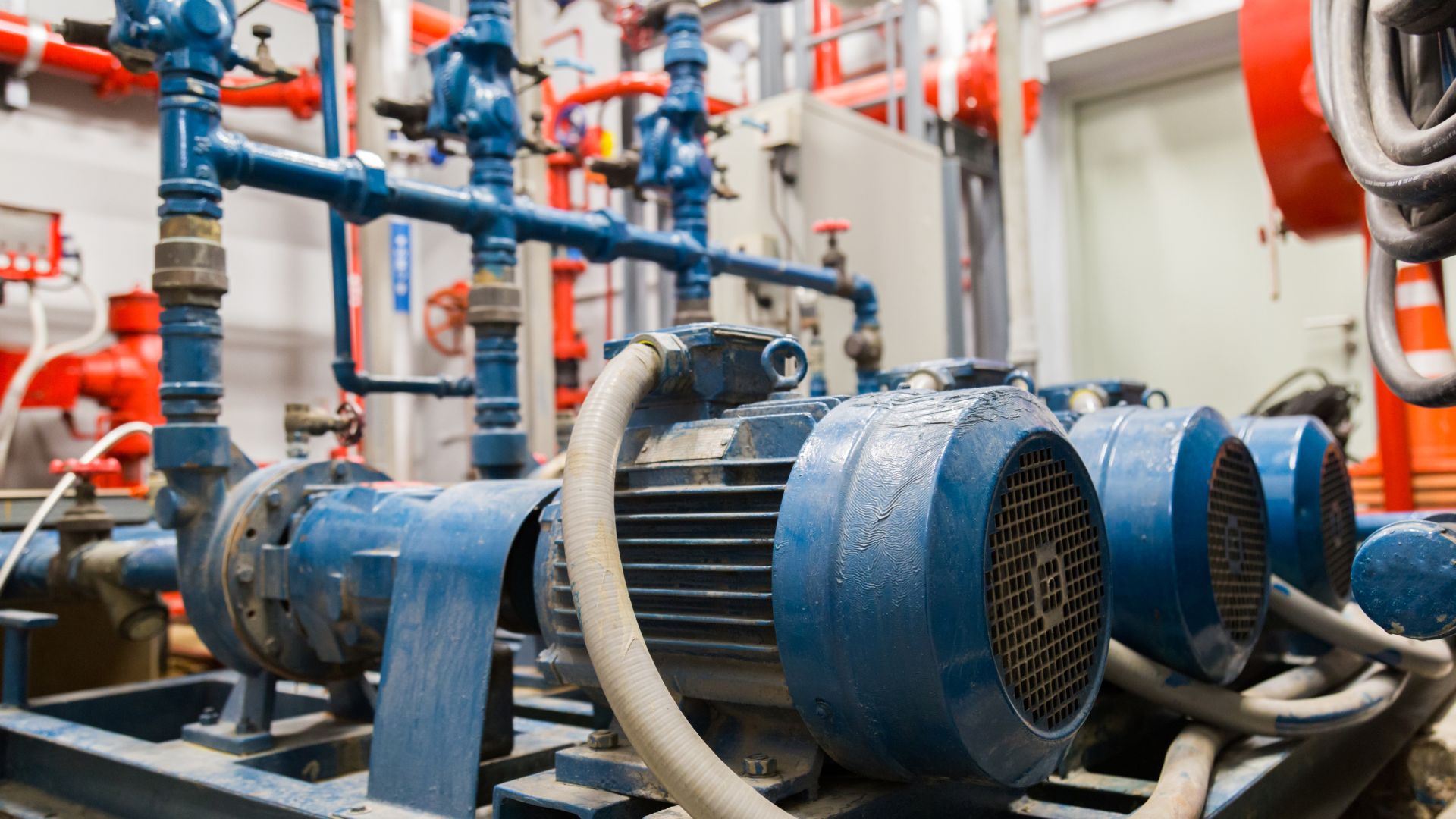 Instalación de grupo de presión en León para mejorar la presión del agua en viviendas y comunidades